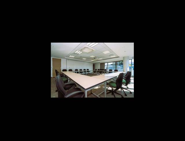 1,124M² OFFICE TO LET IN KENILWORTH